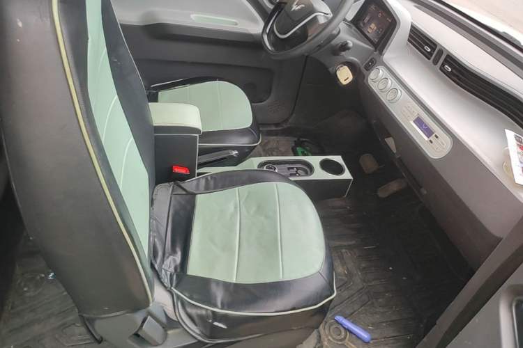 Used Wuling Hongguang MINIEV 2021 Macaron Fashion Model Lithium Iron Phosphate Right Front Seat