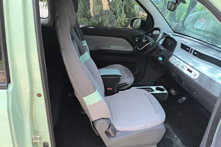 Used Wuling Hongguang MINIEV 2021 Macaron Premium Model – Lithium Iron Phosphate Right Front Seat