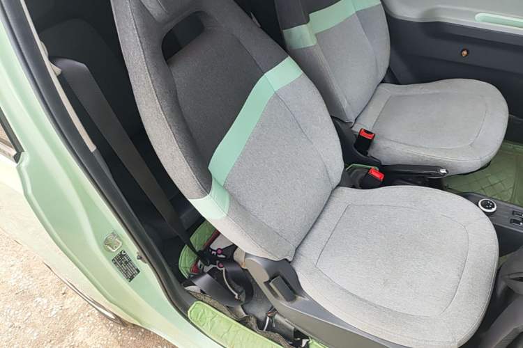 Used Wuling Hongguang MINIEV 2021 Macaron Fashion Model Lithium Iron Phosphate Right Front Seat