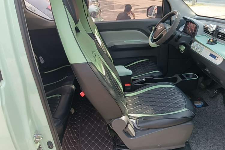 Used Wuling Hongguang MINIEV 2021 Macaron Fashion Model Lithium Iron Phosphate Right Front Seat