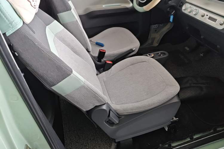 Used Wuling Hongguang MINIEV 2021 Macaron Fashion Model Lithium Iron Phosphate Right Front Seat