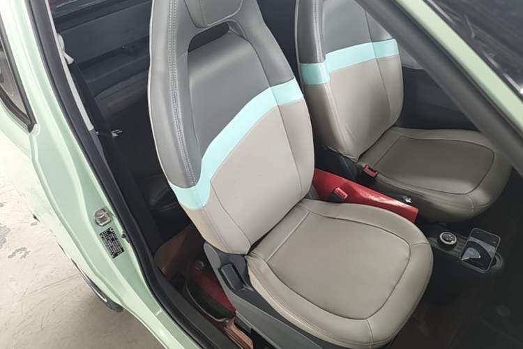 Used Wuling Hongguang MINIEV 2021 Macaron Fashion Model Lithium Iron Phosphate Right Front Seat