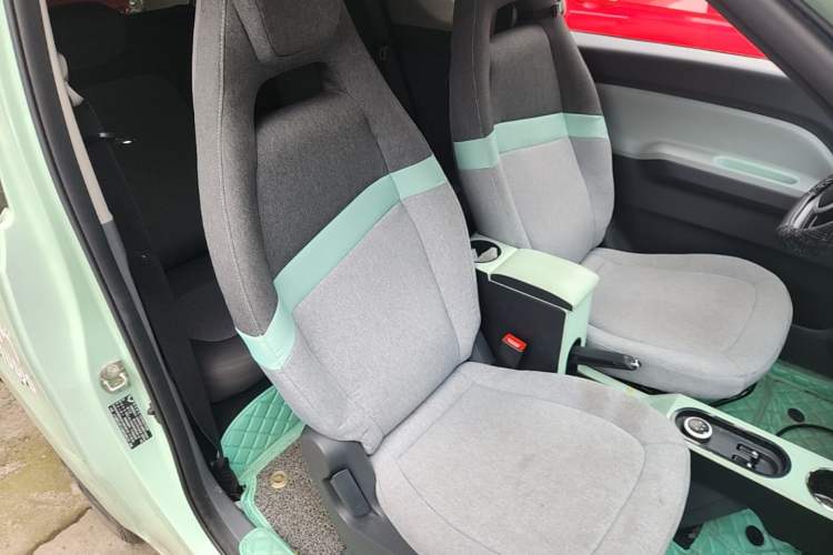 Used Wuling Hongguang MINIEV 2021 Macaron Premium Model – Lithium-NMC Right Front Seat