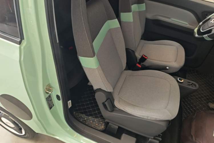 Used Wuling Hongguang MINIEV 2021 Macaron Premium Model – Lithium-NMC Right Front Seat