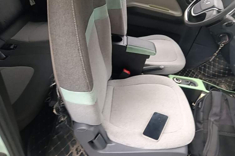 Used Wuling Hongguang MINIEV 2021 Macaron Fashion Model Lithium Iron Phosphate Right Front Seat