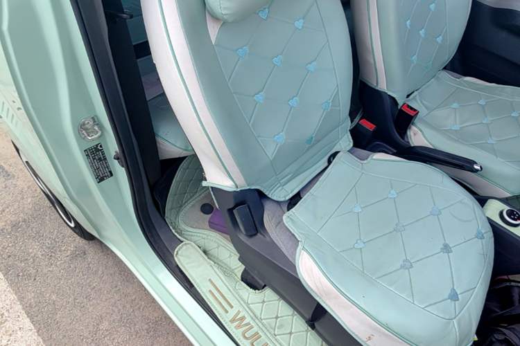 Used Wuling Hongguang MINIEV 2021 Macaron Fashion Model Lithium Iron Phosphate Right Front Seat
