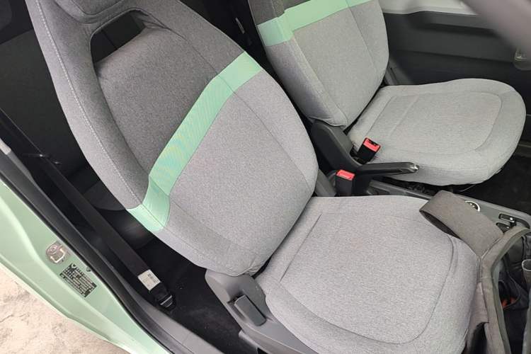 Used Wuling Hongguang MINIEV 2021 Macaron Fashion Model Lithium Iron Phosphate Right Front Seat