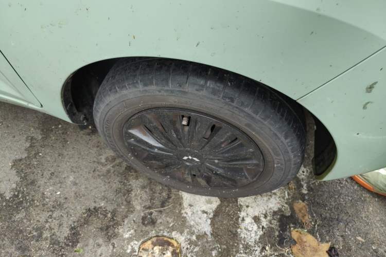 Used Wuling Hongguang MINIEV 2021 Macaron Fashion Model Lithium Iron Phosphate Right Front Wheel Hub