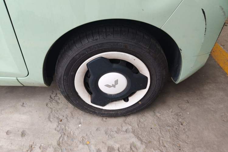 Used Wuling Hongguang MINIEV 2021 Macaron Premium Model – Lithium Iron Phosphate Right Front Wheel Hub