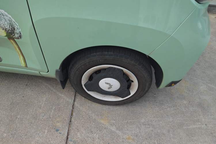Used Wuling Hongguang MINIEV 2021 Macaron Fashion Edition Lithium-Ion Battery Right Front Wheel Hub