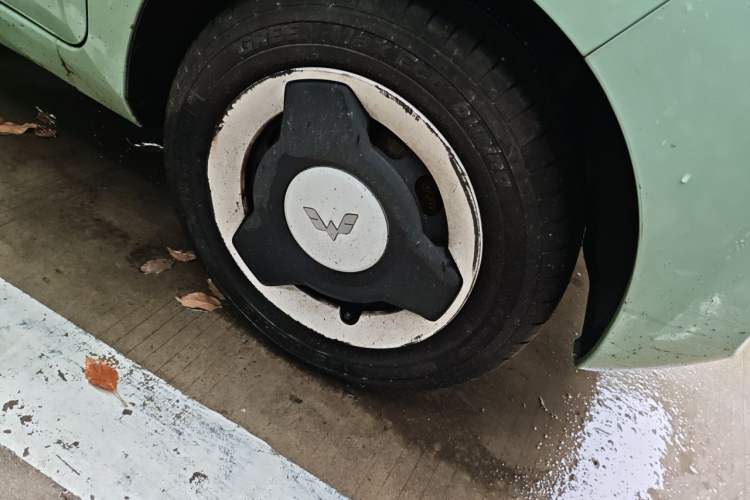 Used Wuling Hongguang MINIEV 2021 Macaron Premium Model – Lithium Iron Phosphate Right Front Wheel Hub