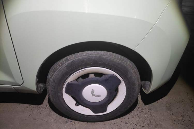 Used Wuling Hongguang MINIEV 2021 Macaron Premium Model – Lithium-NMC Right Front Wheel Hub