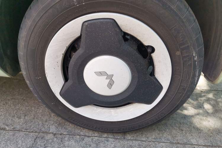 Used Wuling Hongguang MINIEV 2021 Macaron Premium Model – Lithium Iron Phosphate Right Front Wheel Hub