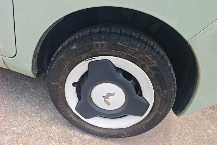 Used Wuling Hongguang MINIEV 2021 Macaron Premium Model – Lithium Iron Phosphate Right Front Wheel Hub