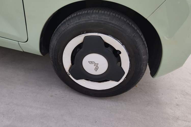 Used Wuling Hongguang MINIEV 2021 Macaron Premium Model – Lithium-NMC Right Front Wheel Hub