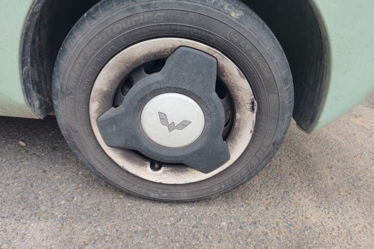 Used Wuling Hongguang MINIEV 2021 Macaron Fashion Model Lithium Iron Phosphate Right Front Wheel Hub