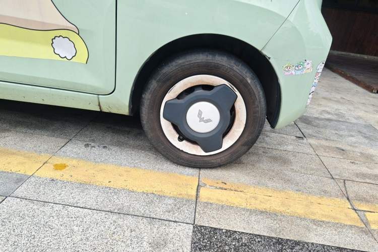 Used Wuling Hongguang MINIEV 2021 Macaron Premium Model – Lithium Iron Phosphate Right Front Wheel Hub