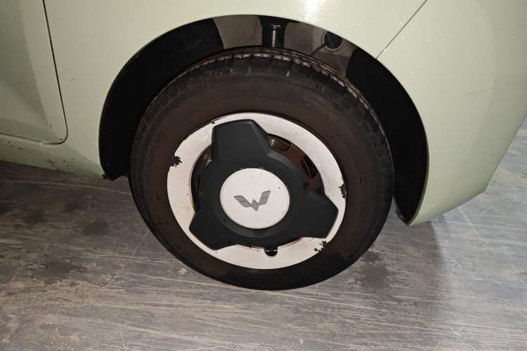 Used Wuling Hongguang MINIEV 2021 Macaron Premium Model – Lithium Iron Phosphate Right Front Wheel Hub