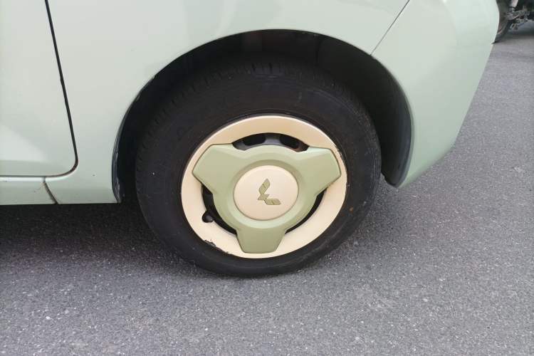 Used Wuling Hongguang MINIEV 2021 Macaron Premium Model – Lithium Iron Phosphate Right Front Wheel Hub