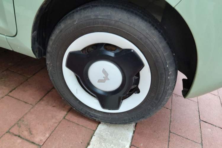 Used Wuling Hongguang MINIEV 2021 Macaron Fashion Model Lithium Iron Phosphate Right Front Wheel Hub