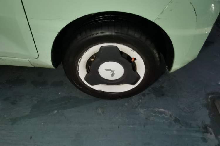 Used Wuling Hongguang MINIEV 2021 Macaron Fashion Model Lithium Iron Phosphate Right Front Wheel Hub