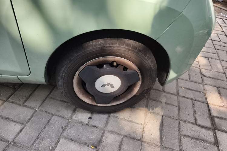 Used Wuling Hongguang MINIEV 2021 Macaron Premium Model – Lithium-NMC Right Front Wheel Hub