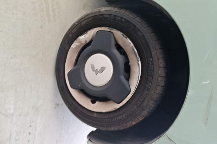 Used Wuling Hongguang MINIEV 2021 Macaron Fashion Model Lithium Iron Phosphate Right Front Wheel Hub