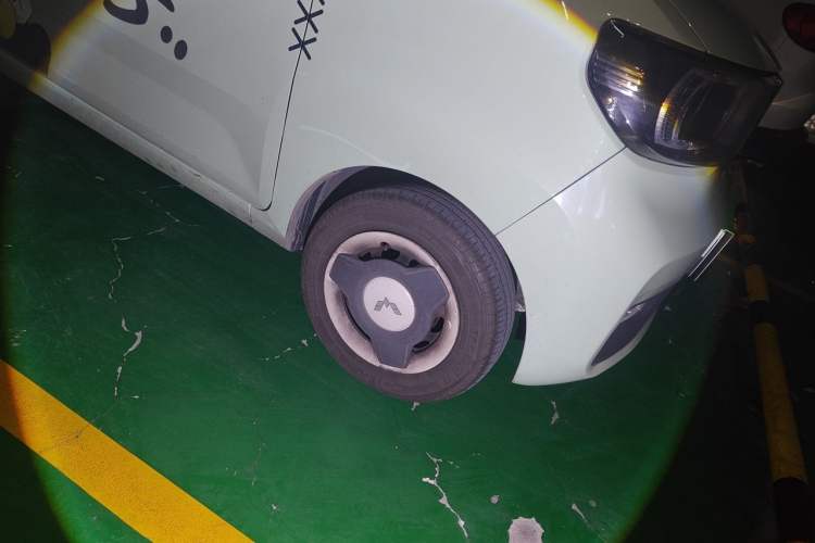 Used Wuling Hongguang MINIEV 2021 Macaron Fashion Model Lithium Iron Phosphate Right Front Wheel Hub