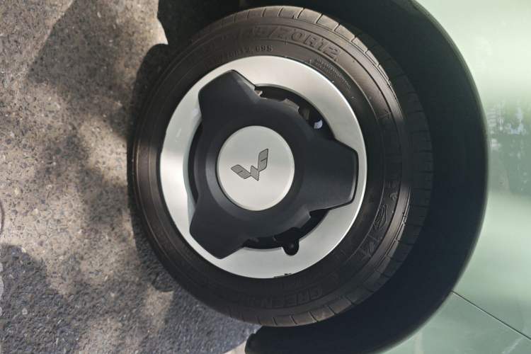 Used Wuling Hongguang MINIEV 2021 Macaron Premium Model – Lithium Iron Phosphate Right Front Wheel Hub
