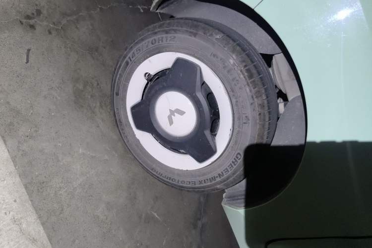 Used Wuling Hongguang MINIEV 2021 Macaron Fashion Model Lithium Iron Phosphate Right Front Wheel Hub