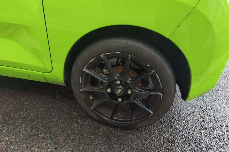 Used Wuling Hongguang MINIEV 2021 Macaron Premium Model – Lithium-NMC Right Front Wheel Hub