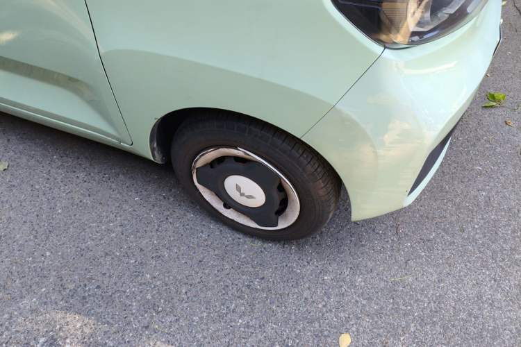 Used Wuling Hongguang MINIEV 2021 Macaron Fashion Model Lithium Iron Phosphate Right Front Wheel Hub