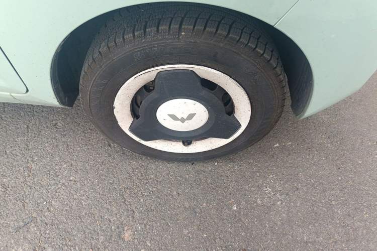 Used Wuling Hongguang MINIEV 2021 Macaron Fashion Model Lithium Iron Phosphate Right Front Wheel Hub