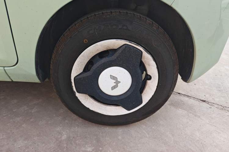 Used Wuling Hongguang MINIEV 2021 Macaron Fashion Model Lithium Iron Phosphate Right Front Wheel Hub