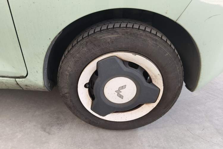 Used Wuling Hongguang MINIEV 2021 Macaron Sandwich Model 170 km Lithium Iron Phosphate Right Front Wheel Hub
