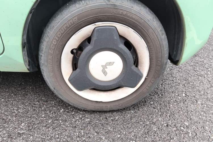 Used Wuling Hongguang MINIEV 2021 Macaron Fashion Edition Lithium-Ion Battery Right Front Wheel Hub