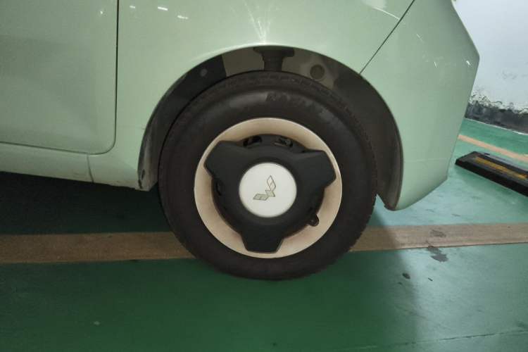 Used Wuling Hongguang MINIEV 2021 Macaron Premium Model – Lithium-NMC Right Front Wheel Hub