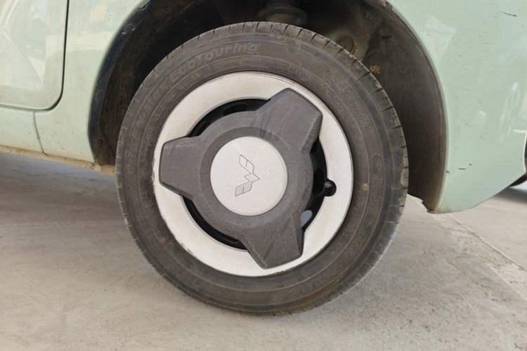 Used Wuling Hongguang MINIEV 2021 Macaron Fashion Model Lithium Iron Phosphate Right Front Wheel Hub