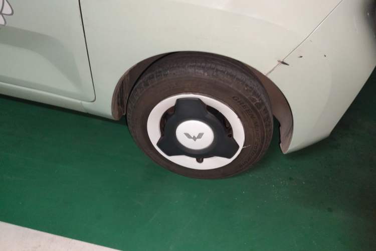 Used Wuling Hongguang MINIEV 2021 Macaron Fashion Model Lithium Iron Phosphate Right Front Wheel Hub