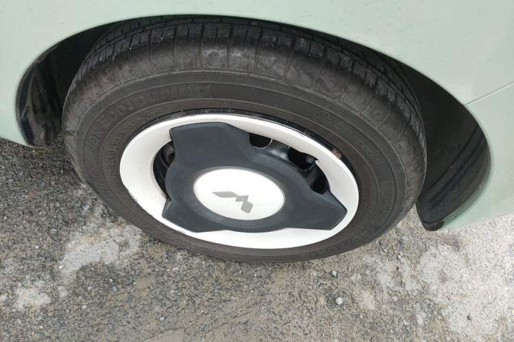 Used Wuling Hongguang MINIEV 2021 Macaron Fashion Model Lithium Iron Phosphate Right Front Wheel Hub