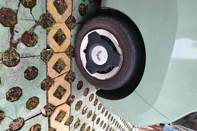 Used Wuling Hongguang MINIEV 2021 Macaron Premium Model – Lithium Iron Phosphate Right Front Wheel Hub