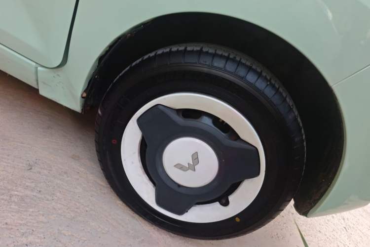 Used Wuling Hongguang MINIEV 2021 Macaron Premium Model – Lithium Iron Phosphate Right Front Wheel Hub