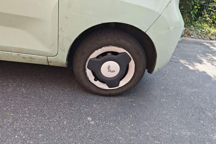 Used Wuling Hongguang MINIEV 2021 Macaron Fashion Model Lithium Iron Phosphate Right Front Wheel Hub