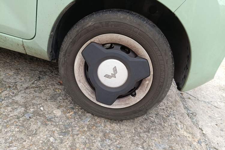 Used Wuling Hongguang MINIEV 2021 Macaron Fashion Edition Lithium-Ion Battery Right Front Wheel Hub