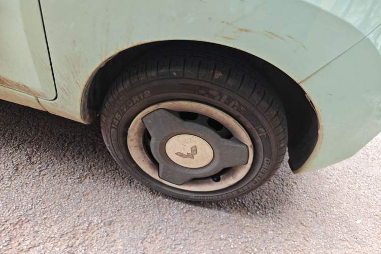 Used Wuling Hongguang MINIEV 2021 Macaron Fashion Model Lithium Iron Phosphate Right Front Wheel Hub