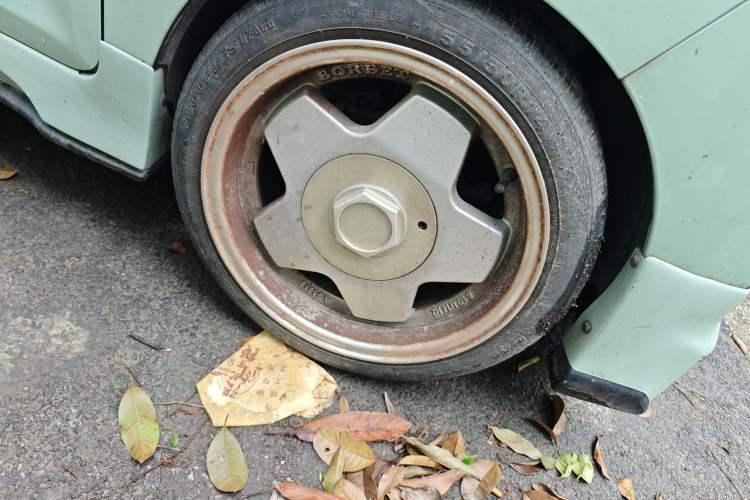 Used Wuling Hongguang MINIEV 2021 Macaron Premium Model – Lithium-NMC Right Front Wheel Hub