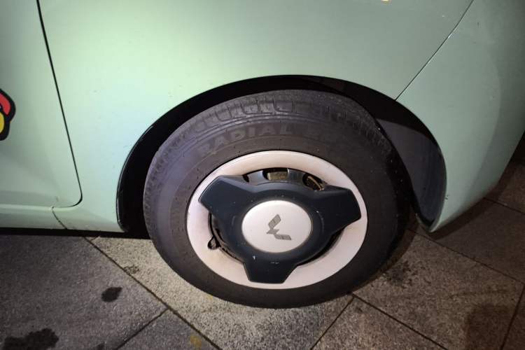 Used Wuling Hongguang MINIEV 2021 Macaron Premium Model – Lithium Iron Phosphate Right Front Wheel Hub
