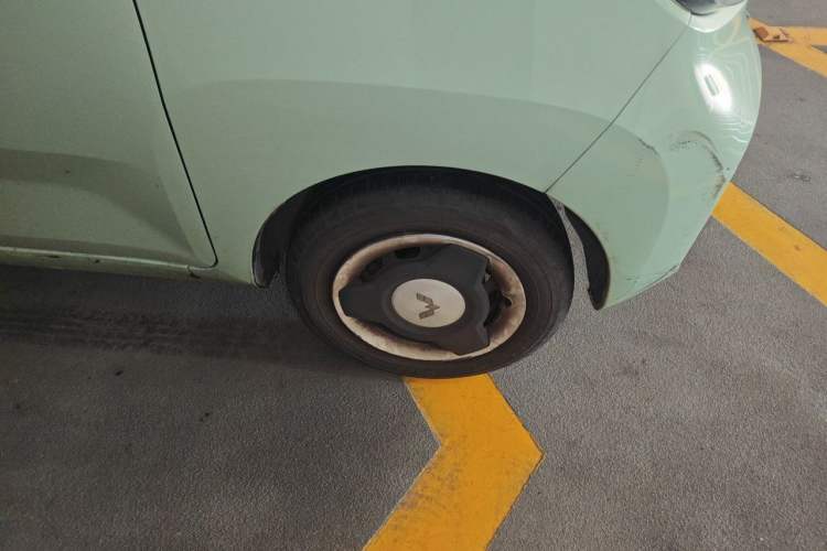 Used Wuling Hongguang MINIEV 2021 Macaron Fashion Model Lithium Iron Phosphate Right Front Wheel Hub