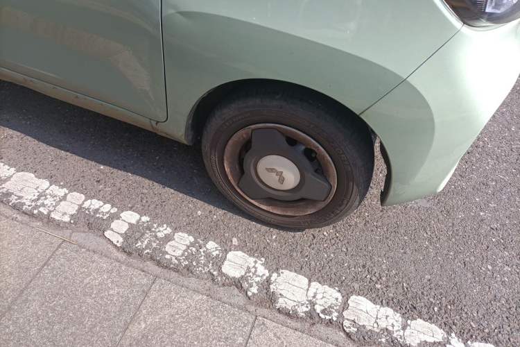 Used Wuling Hongguang MINIEV 2021 Macaron Premium Model – Lithium Iron Phosphate Right Front Wheel Hub