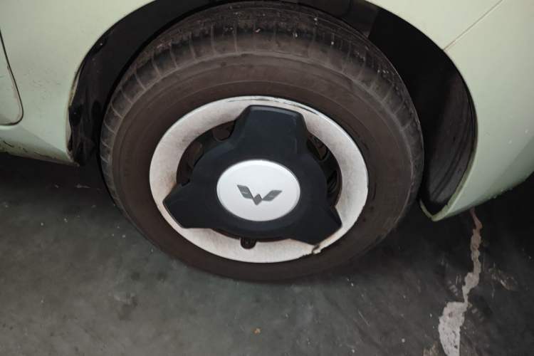 Used Wuling Hongguang MINIEV 2021 Macaron Fashion Model Lithium Iron Phosphate Right Front Wheel Hub